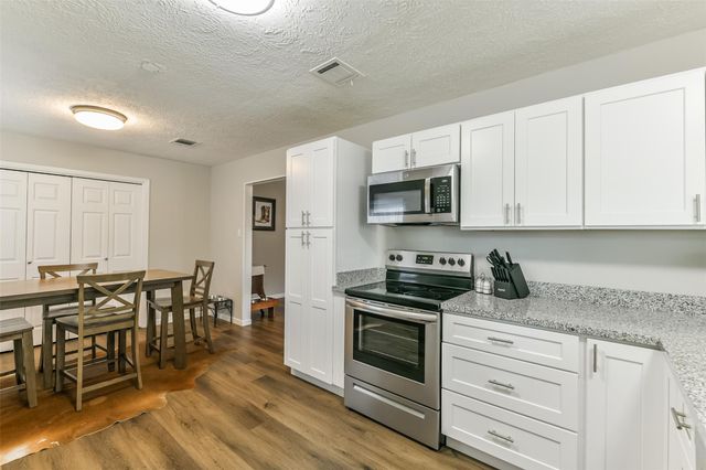 9902 Wren Street, La Porte, TX 77571