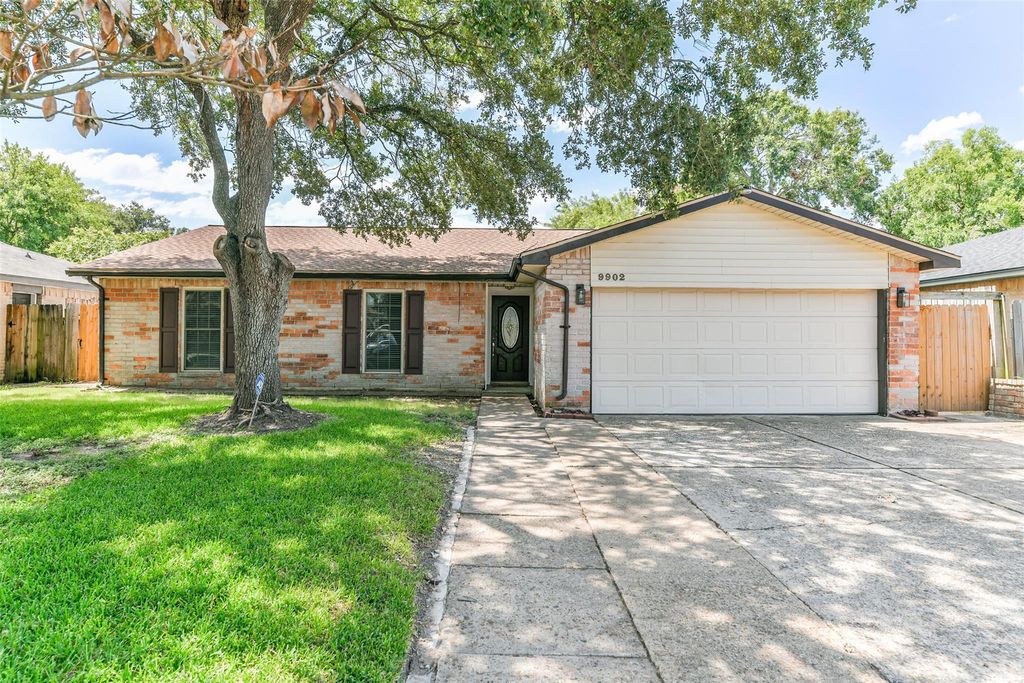 9902 Wren Street, La Porte, TX 77571