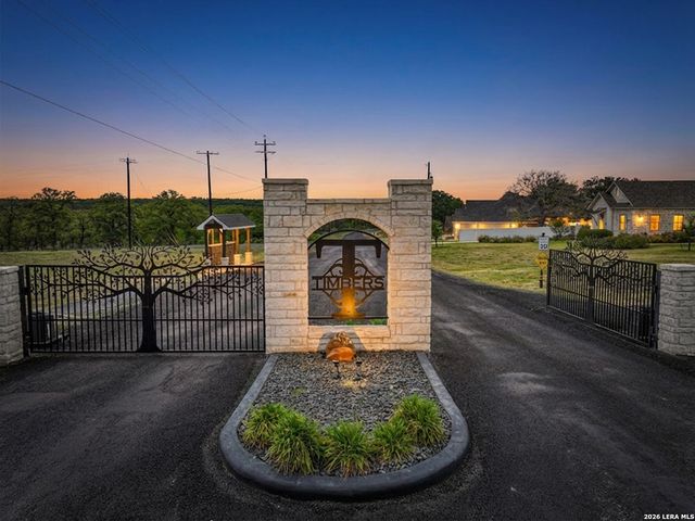 153 TIMBER PL, La Vernia, TX 78121