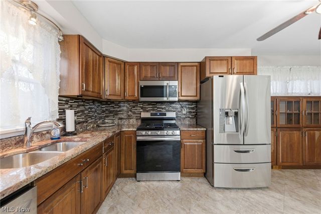 3803 Center Drive, Parma, OH 44134