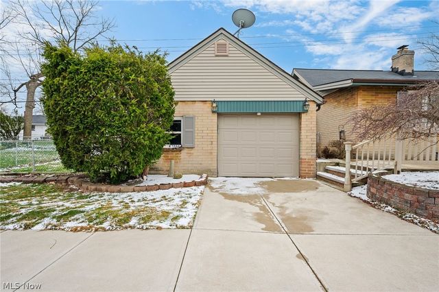 3803 Center Drive, Parma, OH 44134