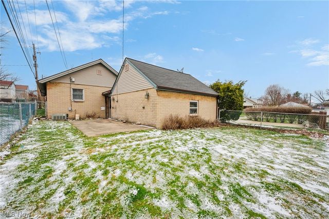 3803 Center Drive, Parma, OH 44134