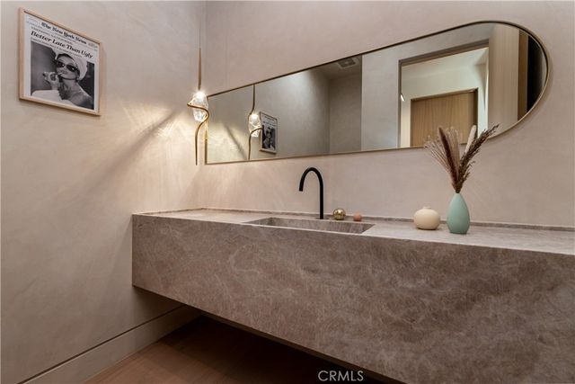 16749 Addison, Encino, CA 91436