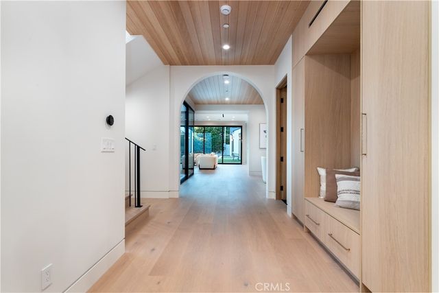 16749 Addison, Encino, CA 91436