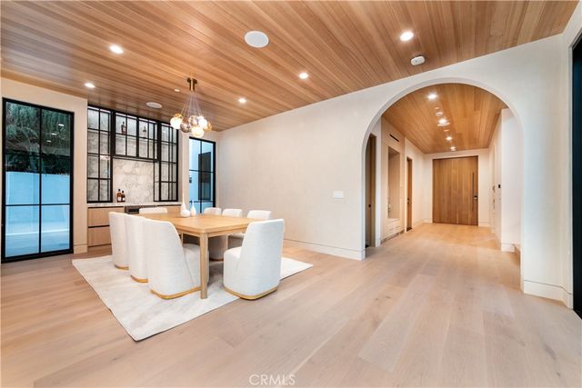 16749 Addison, Encino, CA 91436