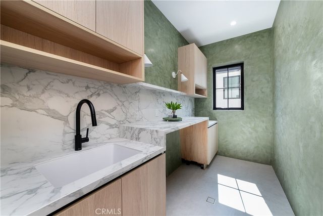 16749 Addison, Encino, CA 91436