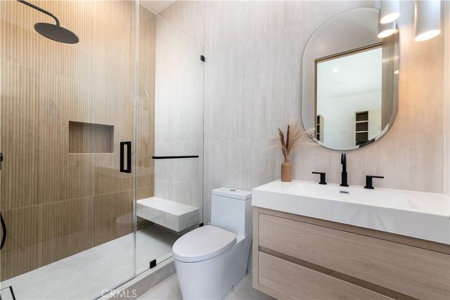 16749 Addison, Encino, CA 91436