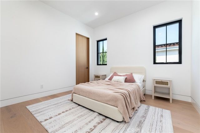 16749 Addison, Encino, CA 91436