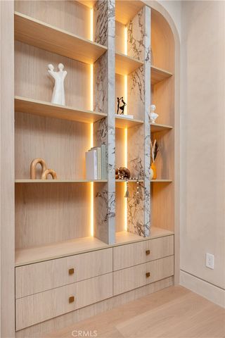 16749 Addison, Encino, CA 91436