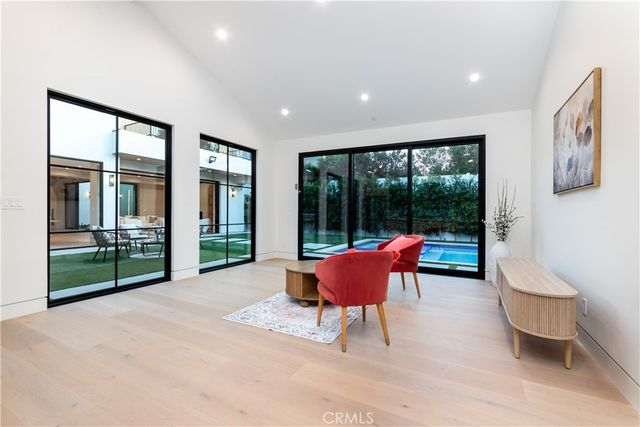 16749 Addison, Encino, CA 91436