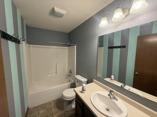 1203 Hazelcrest DRIVE, Watertown, WI 53094