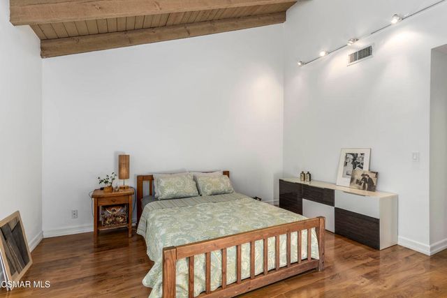 2124 Glenhollow Street, Westlake Village, CA 91361