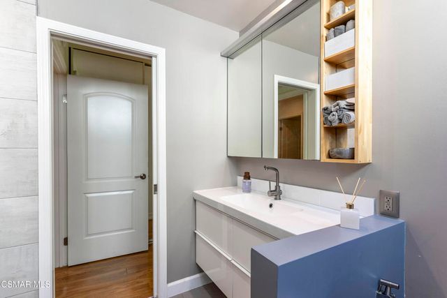 2124 Glenhollow Street, Westlake Village, CA 91361