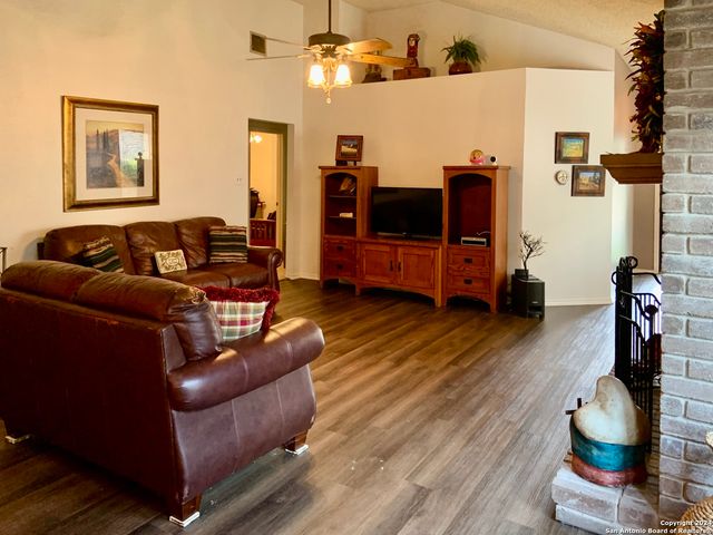 5922 Heather View, San Antonio, TX 78249