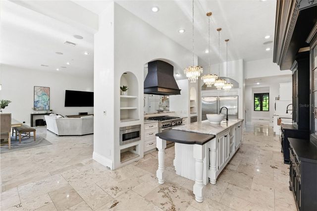 4555 W SWANN AVENUE, Tampa, FL 33609
