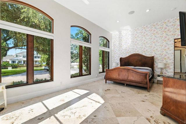 4555 W SWANN AVENUE, Tampa, FL 33609
