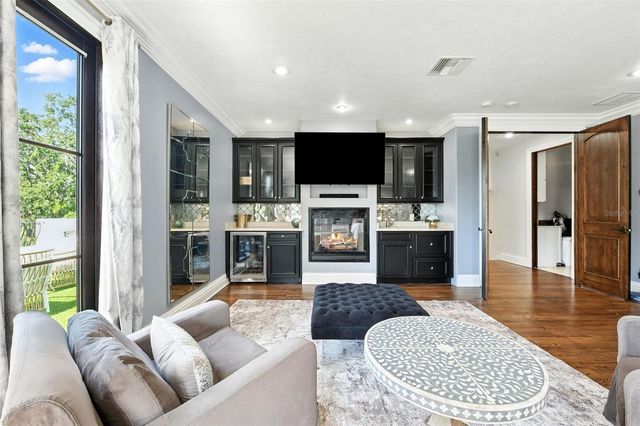 4555 W SWANN AVENUE, Tampa, FL 33609