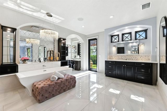 4555 W SWANN AVENUE, Tampa, FL 33609
