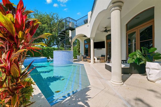 4555 W SWANN AVENUE, Tampa, FL 33609