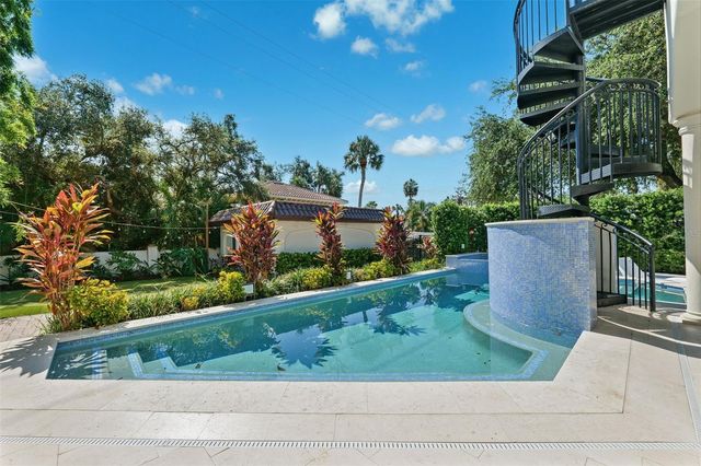 4555 W SWANN AVENUE, Tampa, FL 33609