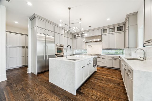 1010 Waltway Drive, Houston, TX 77008