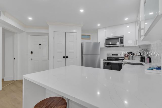 10 Lemoyne Ave Apt 412, Hilton Head Island, SC 29928
