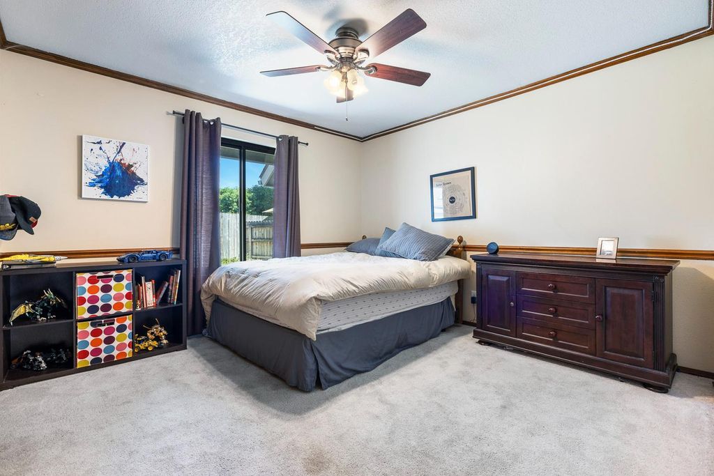 Image 13 of property listing at 580 E Salem Avenue, Fresno, CA 93720