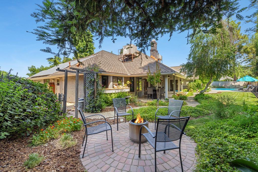 Image 16 of property listing at 580 E Salem Avenue, Fresno, CA 93720