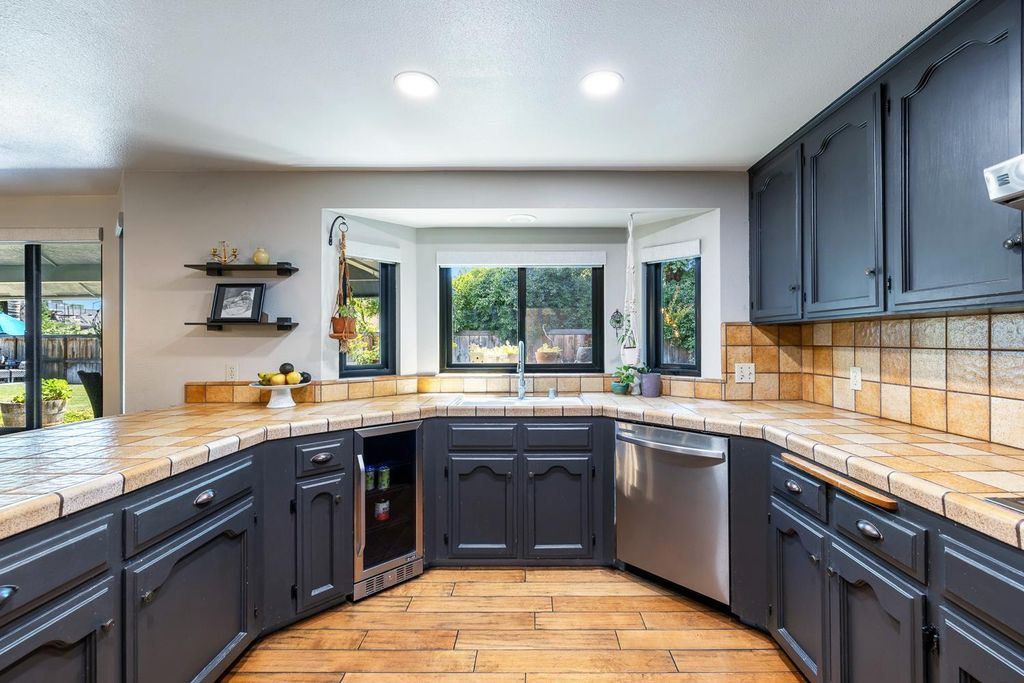 Image 9 of property listing at 580 E Salem Avenue, Fresno, CA 93720