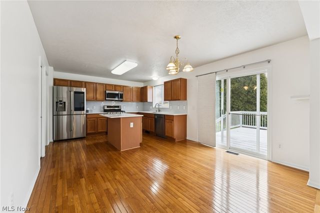 2352 Becket Circle, Stow, OH 44224