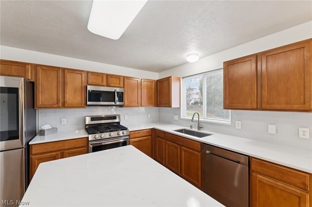 2352 Becket Circle, Stow, OH 44224