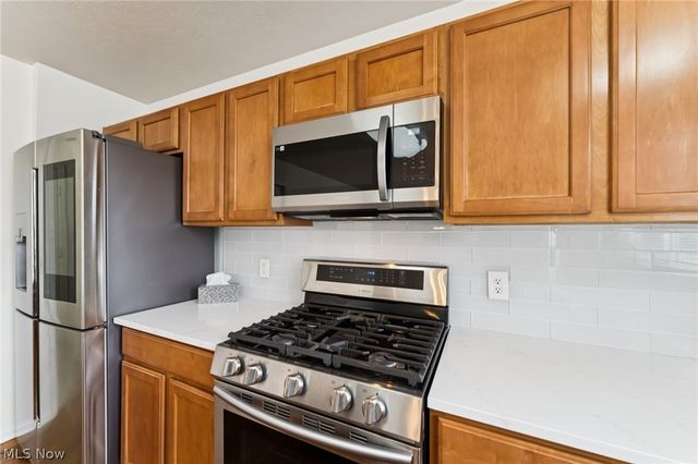 2352 Becket Circle, Stow, OH 44224