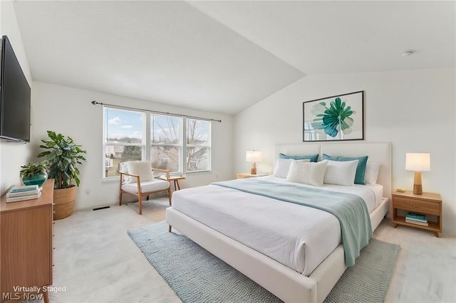 2352 Becket Circle, Stow, OH 44224