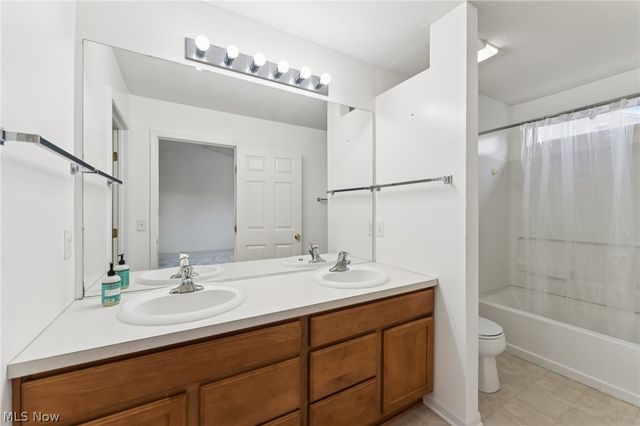 2352 Becket Circle, Stow, OH 44224