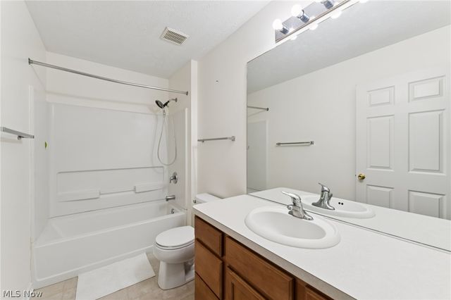 2352 Becket Circle, Stow, OH 44224