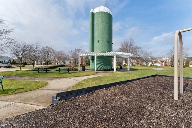 2352 Becket Circle, Stow, OH 44224