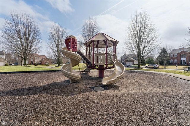 2352 Becket Circle, Stow, OH 44224