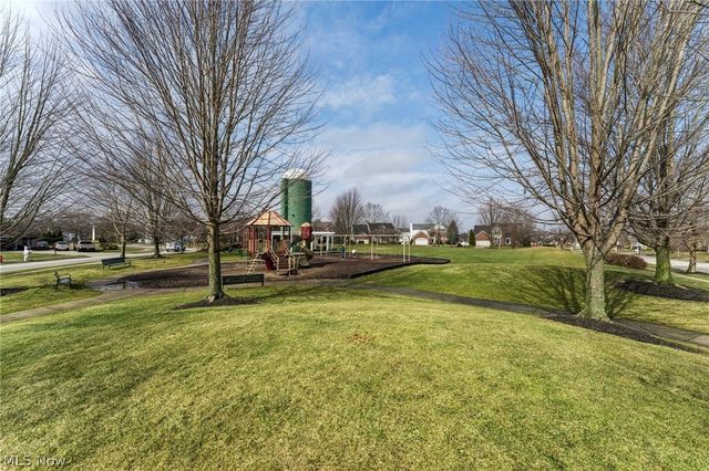 2352 Becket Circle, Stow, OH 44224