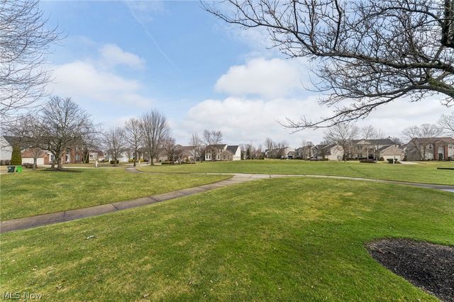 2352 Becket Circle, Stow, OH 44224