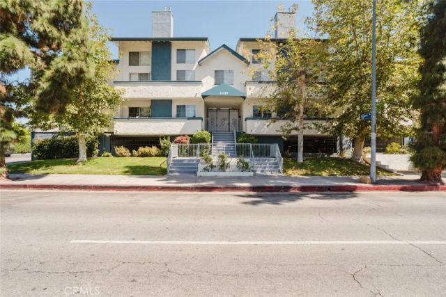 21529 Saticoy Street 217, Canoga Park, CA 91304