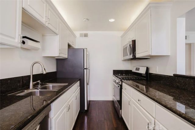 21529 Saticoy Street 217, Canoga Park, CA 91304