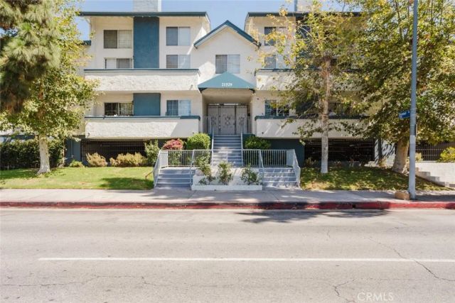 21529 Saticoy Street 217, Canoga Park, CA 91304
