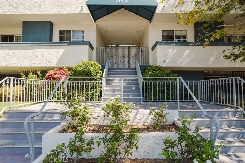 21529 Saticoy Street 217, Canoga Park, CA 91304