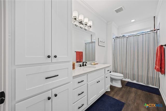 240 Oil Field Road, Lockhart, TX 78644