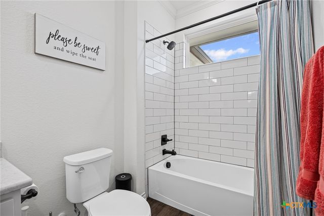 240 Oil Field Road, Lockhart, TX 78644