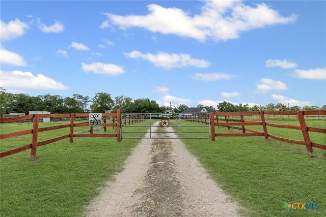 240 Oil Field Road, Lockhart, TX 78644