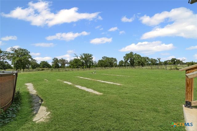 240 Oil Field Road, Lockhart, TX 78644