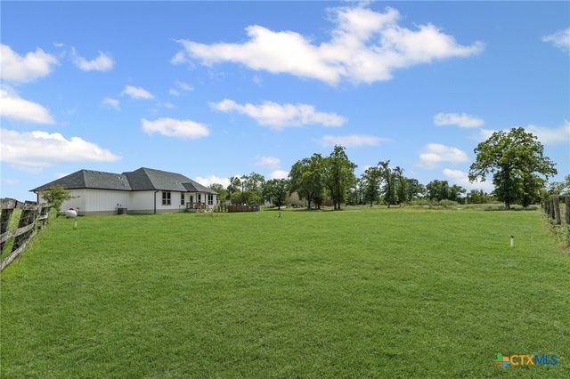 240 Oil Field Road, Lockhart, TX 78644