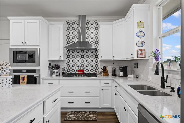 240 Oil Field Road, Lockhart, TX 78644