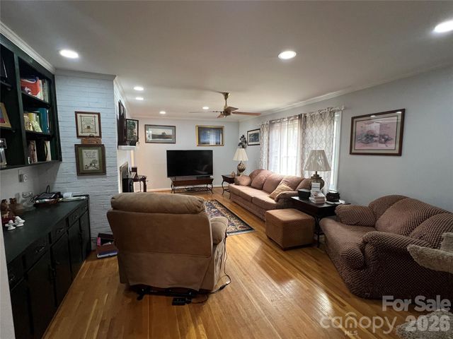 4635 Cloverdale Avenue, Charlotte, NC 28212